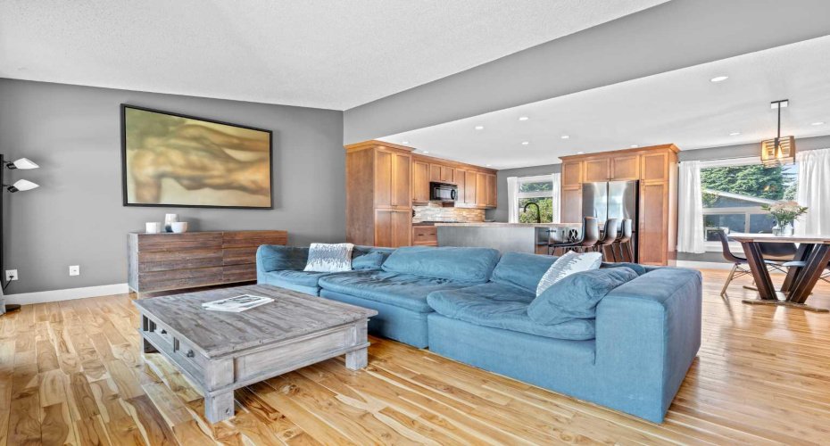 10619 Oakmoor Way, Calgary, Alberta T2W 1S7, 4 Bedrooms Bedrooms, ,2 BathroomsBathrooms,Residential,For Sale,Oakmoor,A2329198