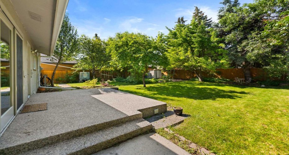 21 Roseview Drive, Calgary, Alberta T2K 1N8, 3 Bedrooms Bedrooms, ,2 BathroomsBathrooms,Residential,For Sale,Roseview,A2329218