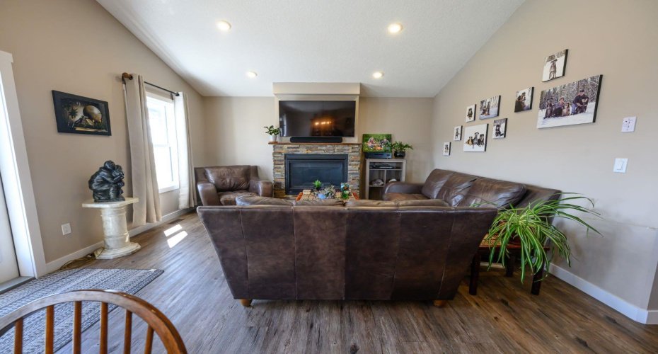 9211 95 Avenue, Wembley, Alberta T0H 3S0, 3 Bedrooms Bedrooms, ,3 BathroomsBathrooms,Residential,For Sale,95,A2329231