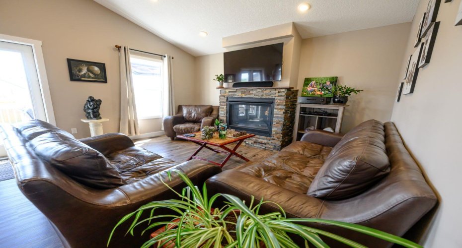9211 95 Avenue, Wembley, Alberta T0H 3S0, 3 Bedrooms Bedrooms, ,3 BathroomsBathrooms,Residential,For Sale,95,A2329231