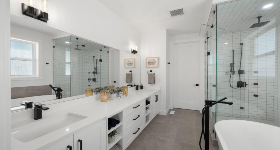 Spa-like ensuite with steam shower