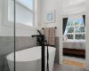 Soaker tub