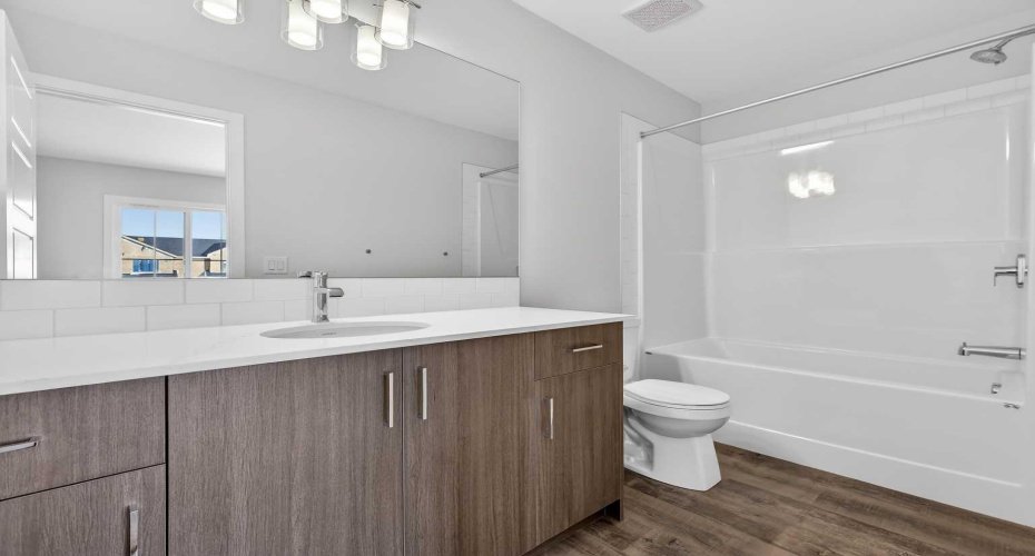 40 Creekside Way, Calgary, Alberta T2X 6E2, 3 Bedrooms Bedrooms, ,3 BathroomsBathrooms,Residential,For Sale,Creekside,A2329248