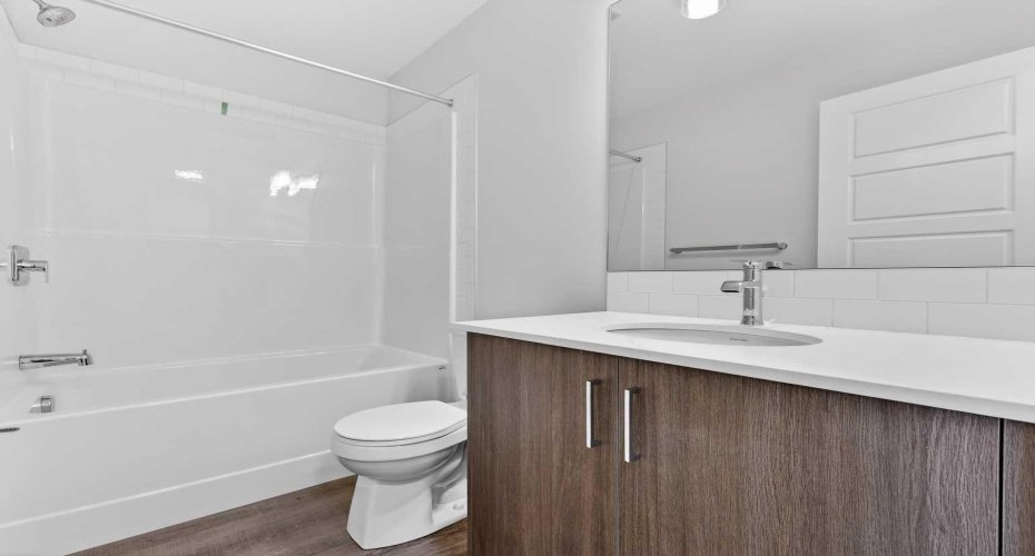 40 Creekside Way, Calgary, Alberta T2X 6E2, 3 Bedrooms Bedrooms, ,3 BathroomsBathrooms,Residential,For Sale,Creekside,A2329248