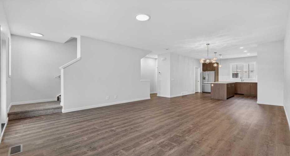 40 Creekside Way, Calgary, Alberta T2X 6E2, 3 Bedrooms Bedrooms, ,3 BathroomsBathrooms,Residential,For Sale,Creekside,A2329248