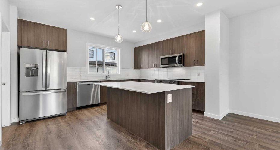 40 Creekside Way, Calgary, Alberta T2X 6E2, 3 Bedrooms Bedrooms, ,3 BathroomsBathrooms,Residential,For Sale,Creekside,A2329248