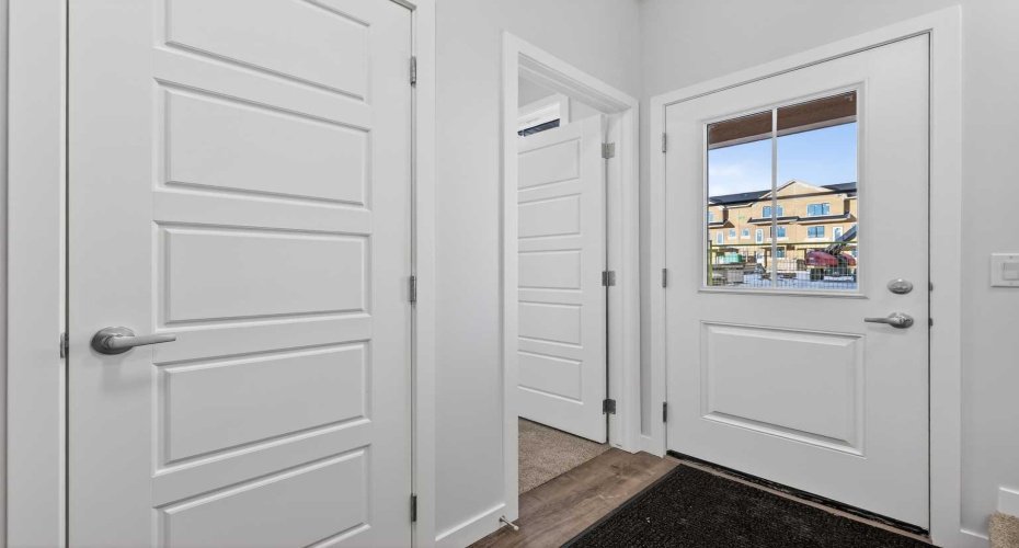 40 Creekside Way, Calgary, Alberta T2X 6E2, 3 Bedrooms Bedrooms, ,3 BathroomsBathrooms,Residential,For Sale,Creekside,A2329248