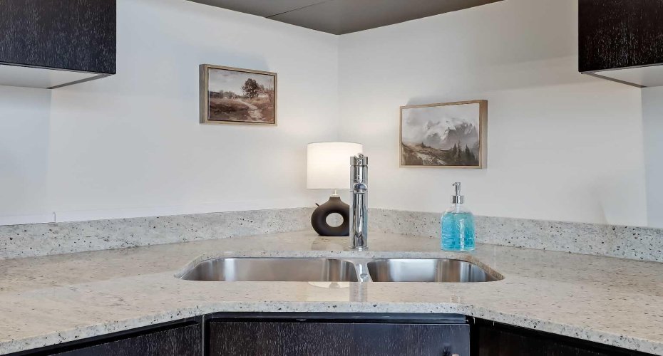 135 13 Avenue, Calgary, Alberta T2R 0W8, 1 Bedroom Bedrooms, ,1 BathroomBathrooms,Residential,For Sale,13,A2329249