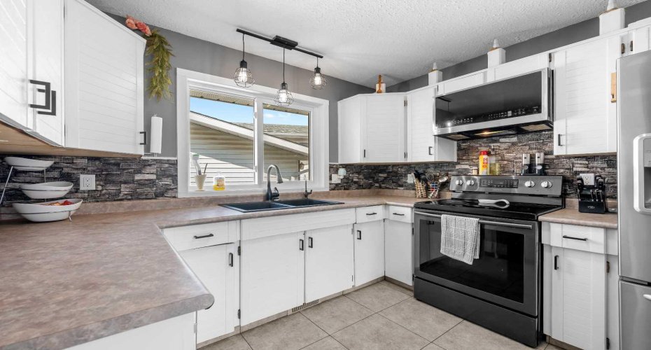 4508 30A Street Close, Lloydminster, Saskatchewan S9V 1X7, 5 Bedrooms Bedrooms, ,2 BathroomsBathrooms,Residential,For Sale,30A,A2329251