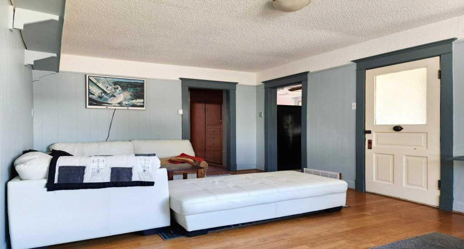 2229 210 Street, Bellevue, Alberta T0K 0C0, 2 Bedrooms Bedrooms, ,1 BathroomBathrooms,Residential,For Sale,210,A2329252