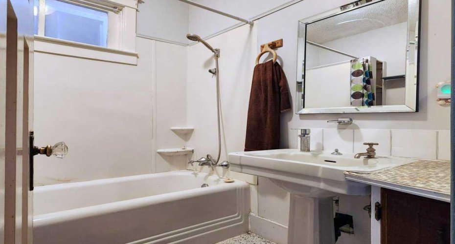 2229 210 Street, Bellevue, Alberta T0K 0C0, 2 Bedrooms Bedrooms, ,1 BathroomBathrooms,Residential,For Sale,210,A2329252