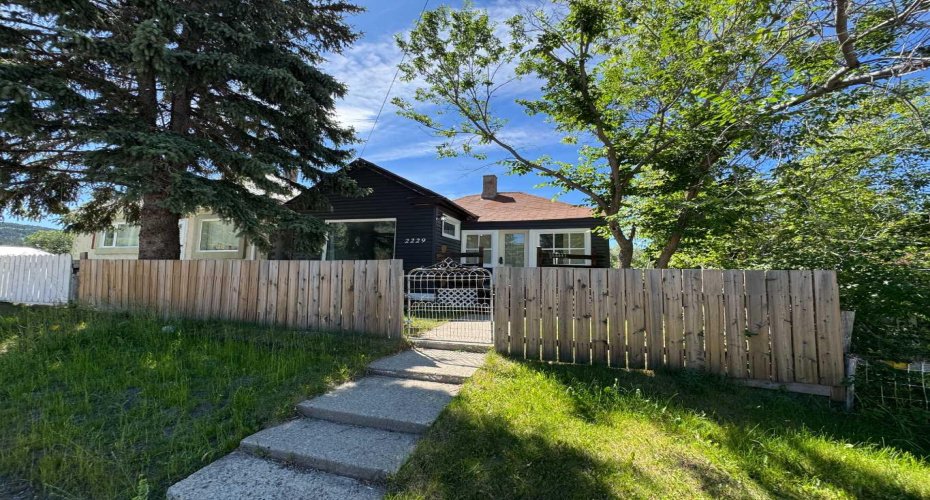 2229 210 Street, Bellevue, Alberta T0K 0C0, 2 Bedrooms Bedrooms, ,1 BathroomBathrooms,Residential,For Sale,210,A2329252
