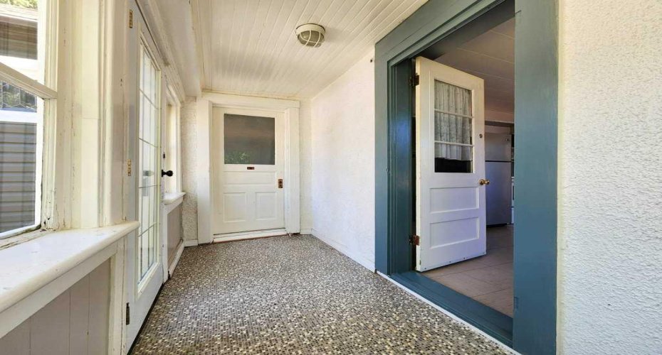2229 210 Street, Bellevue, Alberta T0K 0C0, 2 Bedrooms Bedrooms, ,1 BathroomBathrooms,Residential,For Sale,210,A2329252