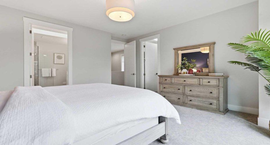 3138 44 Street, Calgary, Alberta T3E 3R6, 4 Bedrooms Bedrooms, ,4 BathroomsBathrooms,Residential,For Sale,44,A2329262