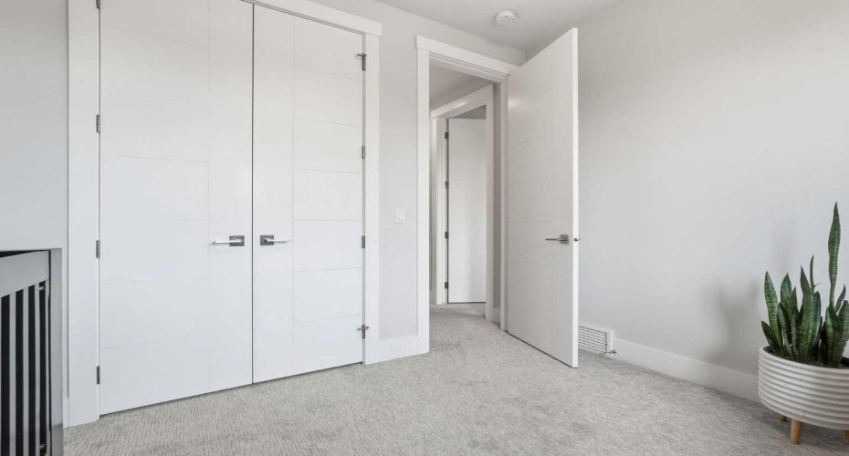 3138 44 Street, Calgary, Alberta T3E 3R6, 4 Bedrooms Bedrooms, ,4 BathroomsBathrooms,Residential,For Sale,44,A2329262