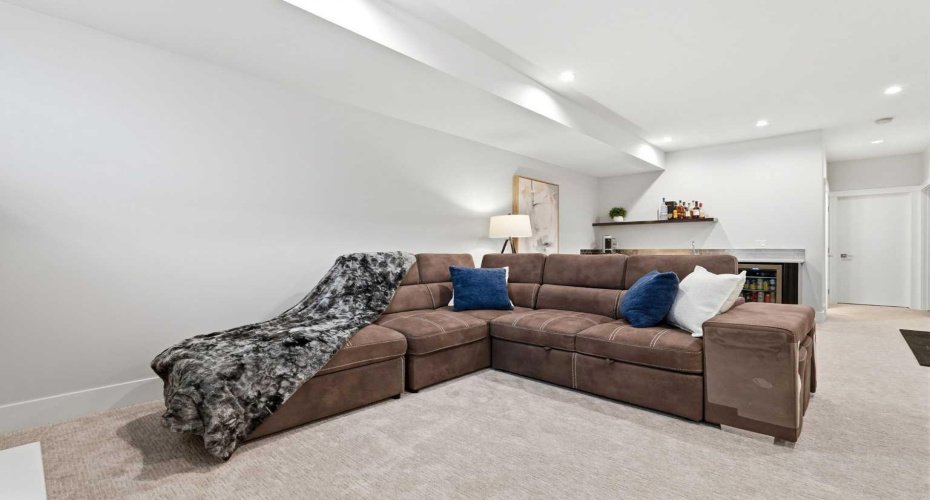 3138 44 Street, Calgary, Alberta T3E 3R6, 4 Bedrooms Bedrooms, ,4 BathroomsBathrooms,Residential,For Sale,44,A2329262