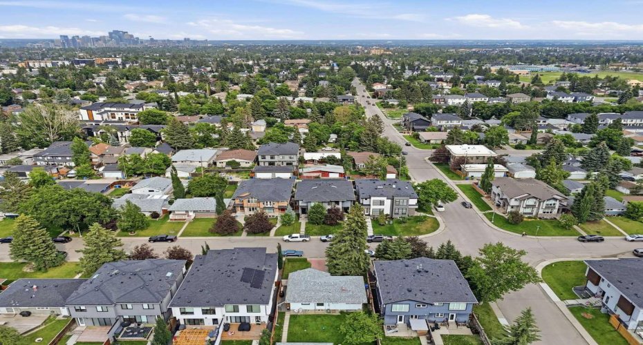 3138 44 Street, Calgary, Alberta T3E 3R6, 4 Bedrooms Bedrooms, ,4 BathroomsBathrooms,Residential,For Sale,44,A2329262