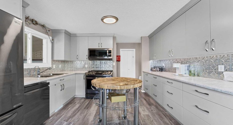 2689 Thompson Crescent, Medicine Hat, Alberta T1B 1C5, 4 Bedrooms Bedrooms, ,2 BathroomsBathrooms,Residential,For Sale,Thompson,A2329282