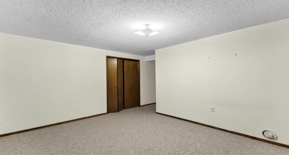 2689 Thompson Crescent, Medicine Hat, Alberta T1B 1C5, 4 Bedrooms Bedrooms, ,2 BathroomsBathrooms,Residential,For Sale,Thompson,A2329282