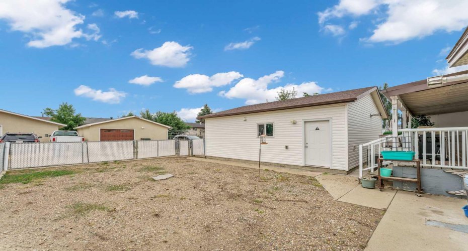 2689 Thompson Crescent, Medicine Hat, Alberta T1B 1C5, 4 Bedrooms Bedrooms, ,2 BathroomsBathrooms,Residential,For Sale,Thompson,A2329282