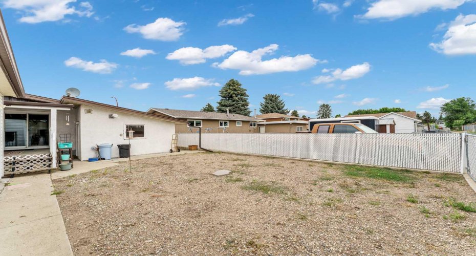 2689 Thompson Crescent, Medicine Hat, Alberta T1B 1C5, 4 Bedrooms Bedrooms, ,2 BathroomsBathrooms,Residential,For Sale,Thompson,A2329282
