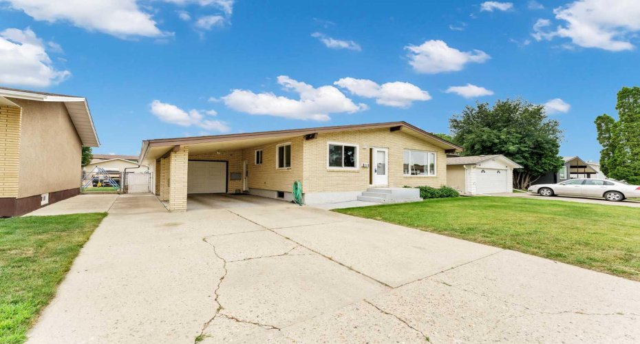 2689 Thompson Crescent, Medicine Hat, Alberta T1B 1C5, 4 Bedrooms Bedrooms, ,2 BathroomsBathrooms,Residential,For Sale,Thompson,A2329282