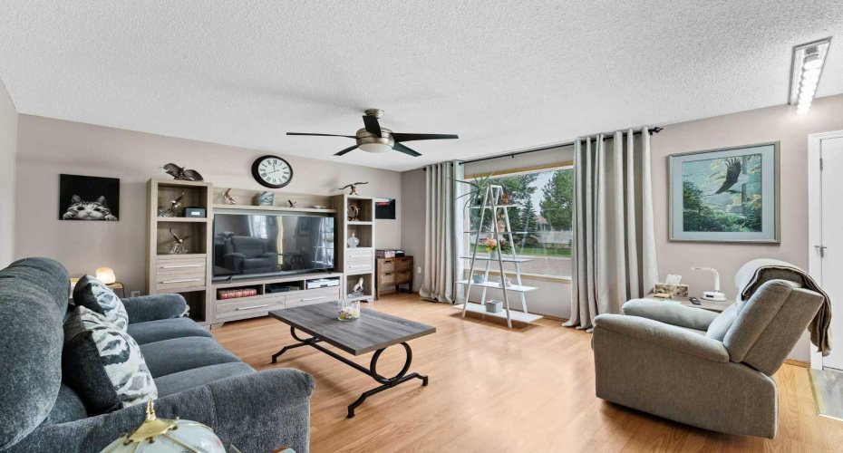 2689 Thompson Crescent, Medicine Hat, Alberta T1B 1C5, 4 Bedrooms Bedrooms, ,2 BathroomsBathrooms,Residential,For Sale,Thompson,A2329282