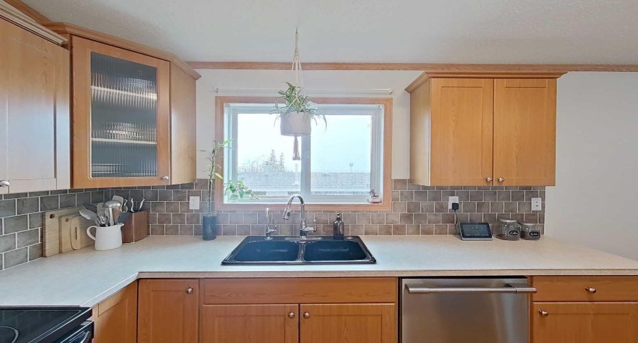 114 10 Street, Canyon Creek, Alberta T0G 0M0, 3 Bedrooms Bedrooms, ,2 BathroomsBathrooms,Residential,For Sale,10,A2329292