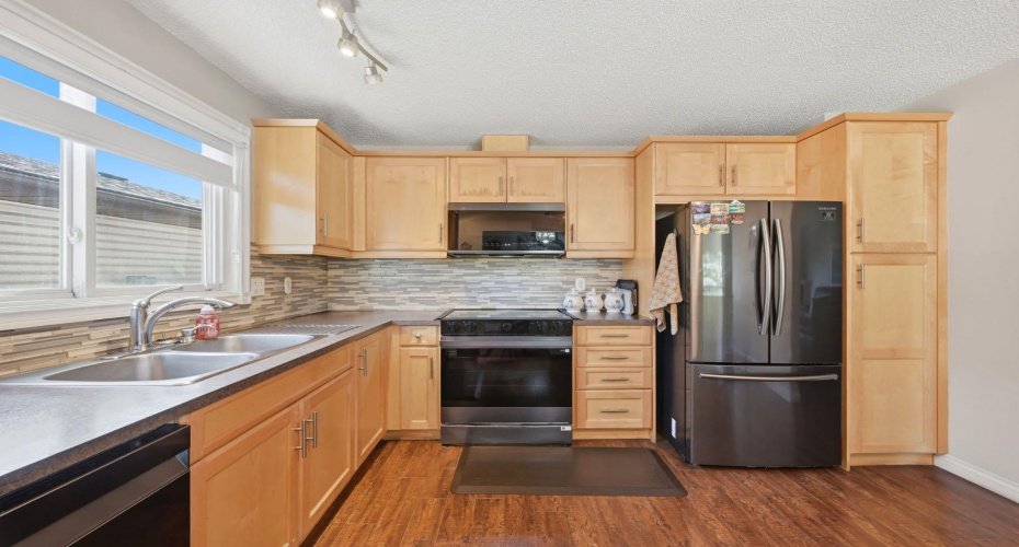 4 Fallswater Road, Calgary, Alberta T3J1B1, 4 Bedrooms Bedrooms, ,3 BathroomsBathrooms,Residential,For Sale,Fallswater,A2329294
