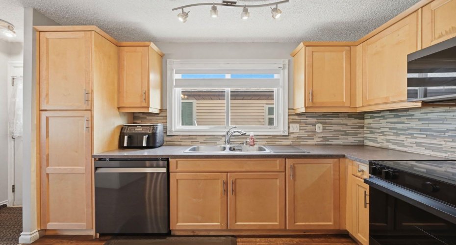 4 Fallswater Road, Calgary, Alberta T3J1B1, 4 Bedrooms Bedrooms, ,3 BathroomsBathrooms,Residential,For Sale,Fallswater,A2329294