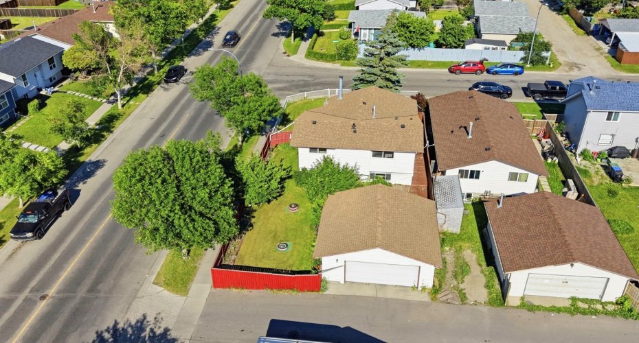 4 Fallswater Road, Calgary, Alberta T3J1B1, 4 Bedrooms Bedrooms, ,3 BathroomsBathrooms,Residential,For Sale,Fallswater,A2329294