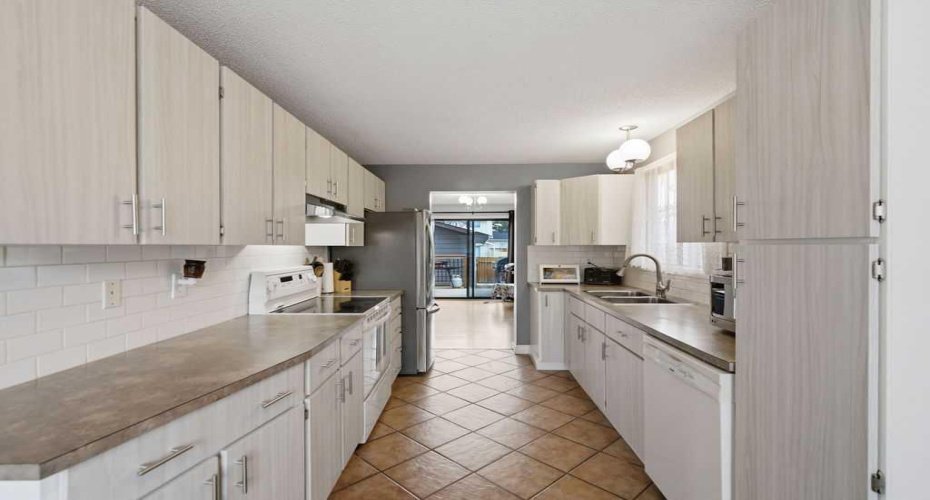 96 Abberfield Crescent, Calgary, Alberta T2A 6N6, 3 Bedrooms Bedrooms, ,3 BathroomsBathrooms,Residential,For Sale,Abberfield,A2329296