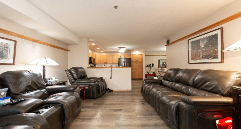 75 1 Avenue, Lethbridge, Alberta T1J 4R2, 2 Bedrooms Bedrooms, ,2 BathroomsBathrooms,Residential,For Sale,1,A2329299