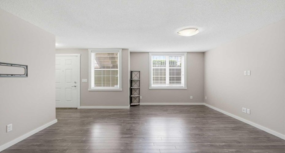 550 Mckenzie Towne Close, Calgary, Alberta T2Z 1A8, 2 Bedrooms Bedrooms, ,2 BathroomsBathrooms,Residential,For Sale,Mckenzie Towne,A2329307