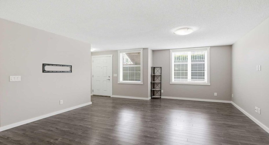 550 Mckenzie Towne Close, Calgary, Alberta T2Z 1A8, 2 Bedrooms Bedrooms, ,2 BathroomsBathrooms,Residential,For Sale,Mckenzie Towne,A2329307