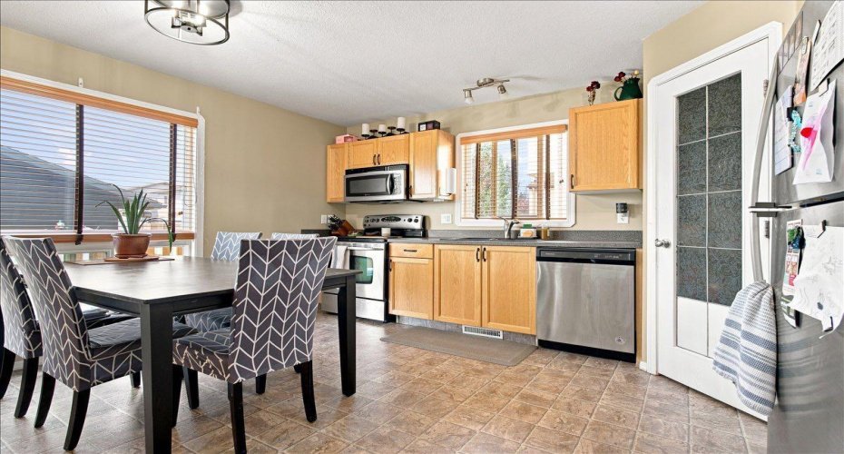 6918 88A Street, Grande Prairie, Alberta T8X0C1, 3 Bedrooms Bedrooms, ,3 BathroomsBathrooms,Residential,For Sale,88A,A2329316