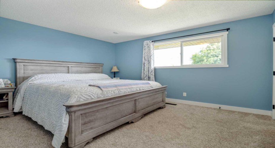 6109 57 Street, Taber, Alberta T1G 1K1, 4 Bedrooms Bedrooms, ,2 BathroomsBathrooms,Residential,For Sale,57,A2329323