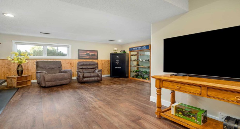 6109 57 Street, Taber, Alberta T1G 1K1, 4 Bedrooms Bedrooms, ,2 BathroomsBathrooms,Residential,For Sale,57,A2329323