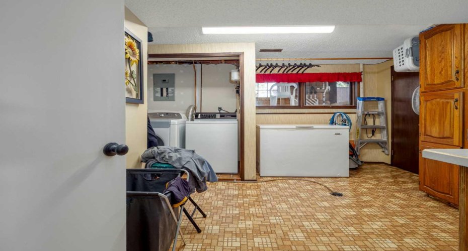 6109 57 Street, Taber, Alberta T1G 1K1, 4 Bedrooms Bedrooms, ,2 BathroomsBathrooms,Residential,For Sale,57,A2329323