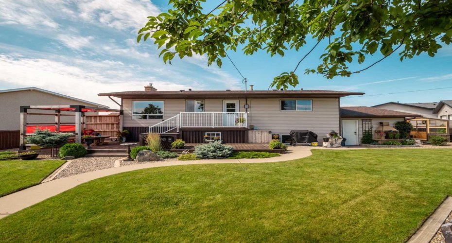 6109 57 Street, Taber, Alberta T1G 1K1, 4 Bedrooms Bedrooms, ,2 BathroomsBathrooms,Residential,For Sale,57,A2329323