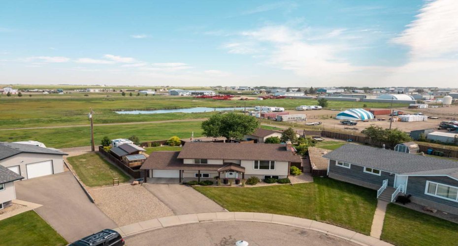 6109 57 Street, Taber, Alberta T1G 1K1, 4 Bedrooms Bedrooms, ,2 BathroomsBathrooms,Residential,For Sale,57,A2329323