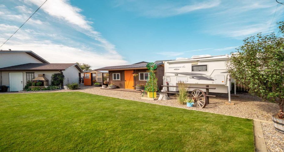 6109 57 Street, Taber, Alberta T1G 1K1, 4 Bedrooms Bedrooms, ,2 BathroomsBathrooms,Residential,For Sale,57,A2329323