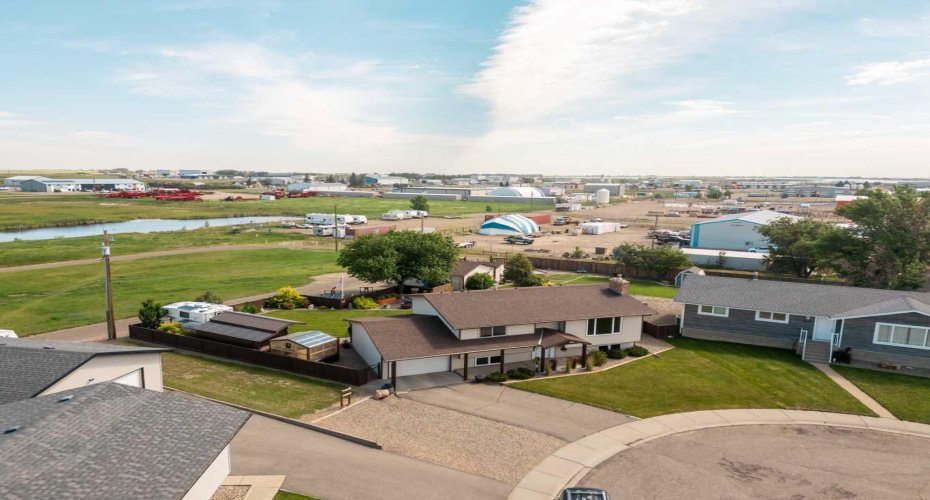6109 57 Street, Taber, Alberta T1G 1K1, 4 Bedrooms Bedrooms, ,2 BathroomsBathrooms,Residential,For Sale,57,A2329323