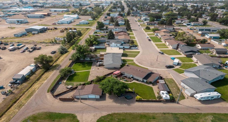6109 57 Street, Taber, Alberta T1G 1K1, 4 Bedrooms Bedrooms, ,2 BathroomsBathrooms,Residential,For Sale,57,A2329323