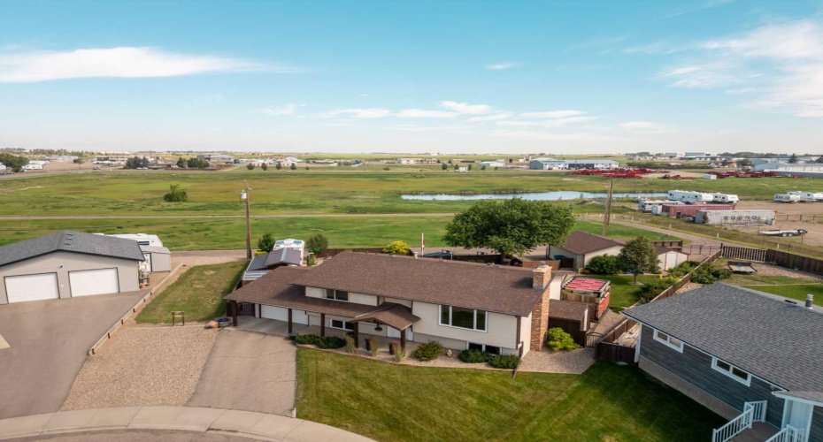 6109 57 Street, Taber, Alberta T1G 1K1, 4 Bedrooms Bedrooms, ,2 BathroomsBathrooms,Residential,For Sale,57,A2329323