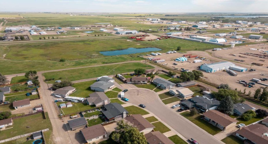 6109 57 Street, Taber, Alberta T1G 1K1, 4 Bedrooms Bedrooms, ,2 BathroomsBathrooms,Residential,For Sale,57,A2329323