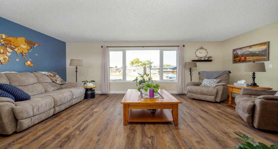 6109 57 Street, Taber, Alberta T1G 1K1, 4 Bedrooms Bedrooms, ,2 BathroomsBathrooms,Residential,For Sale,57,A2329323
