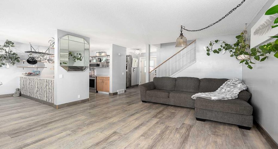 93 Grier Place, Calgary, Alberta T2K 5Y5, 3 Bedrooms Bedrooms, ,2 BathroomsBathrooms,Residential,For Sale,Grier,A2329346