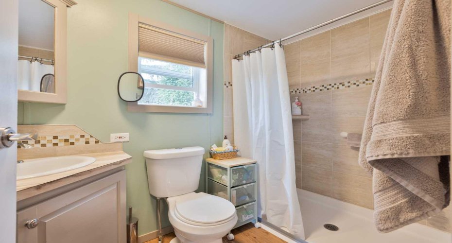3 pc ensuite with step in shower