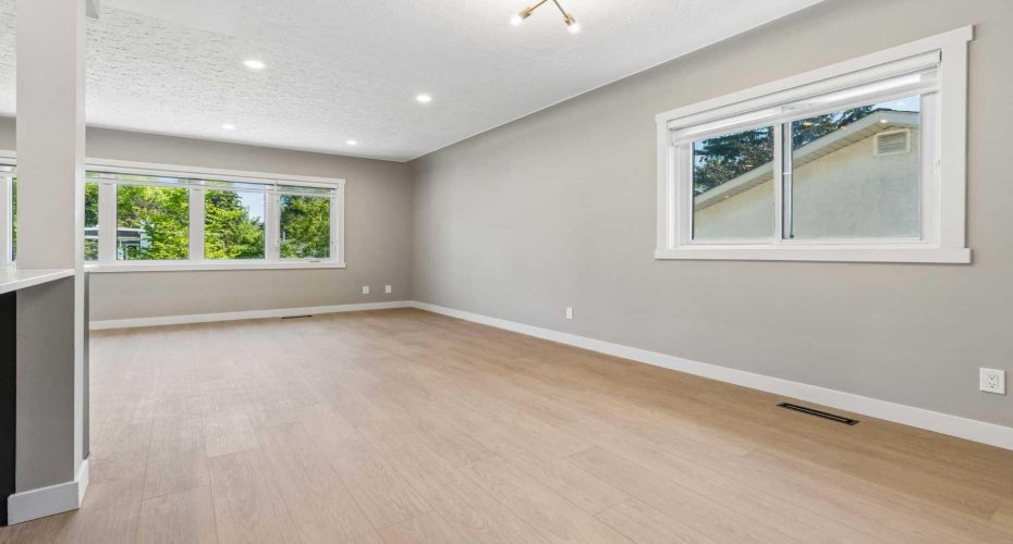 4319 19 Street, Calgary, Alberta T2L 2B8, 4 Bedrooms Bedrooms, ,2 BathroomsBathrooms,Residential,For Sale,19,A2329381